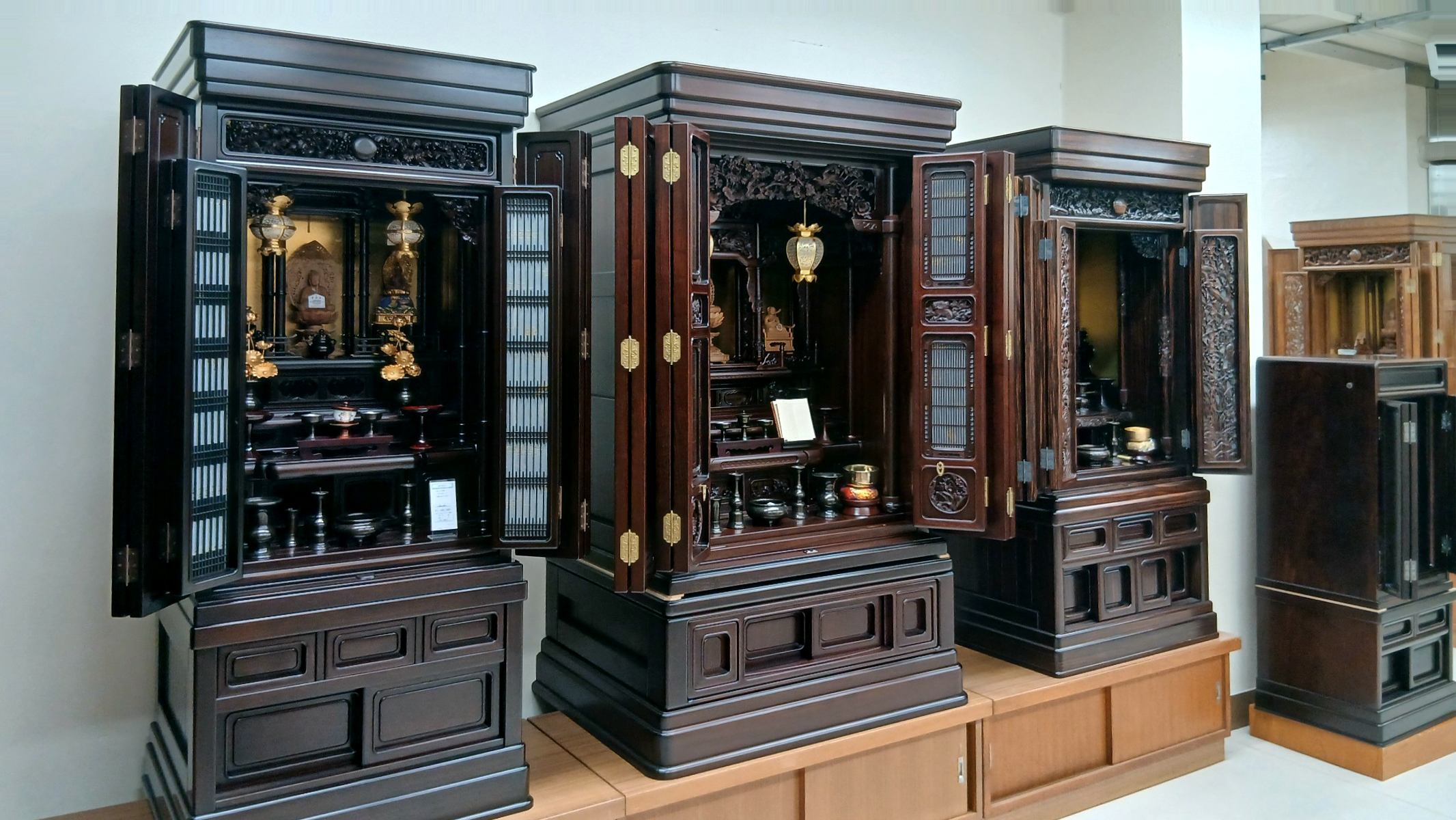 翠雲堂本店の展示風景